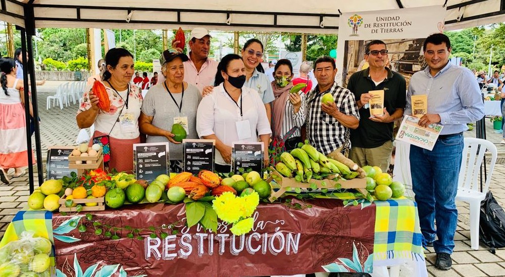 Seis familias campesinas pertenecientes a la subregión del Ariari llevaron las muestras de sus productos cultivados en tierras restituidas a la Jornada de Negocios liderada por MinAgricultura en Fuente de Oro, Meta. 
