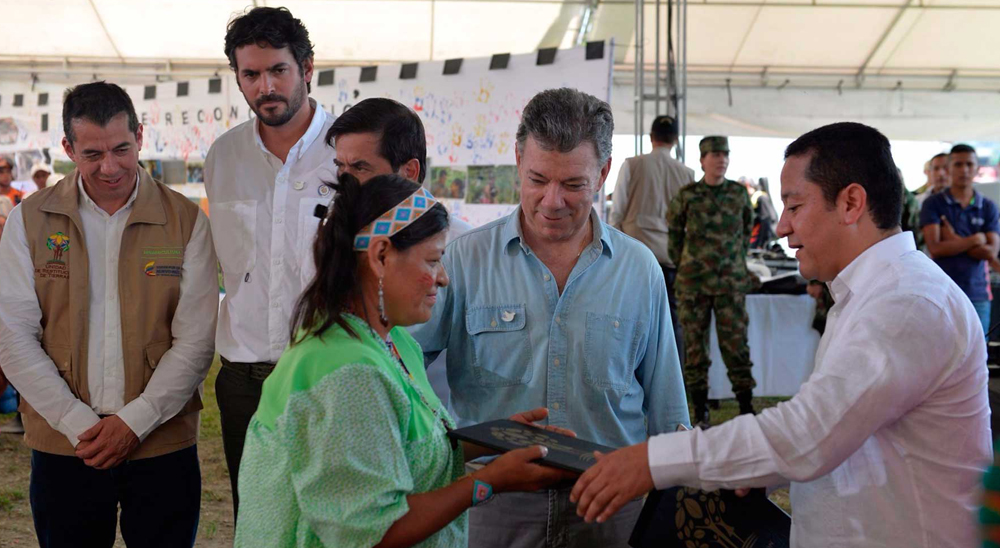 “Con restitución de tierras comenzamos a cicatrizar heridas antes de que termine el conflicto”: Presidente Santos