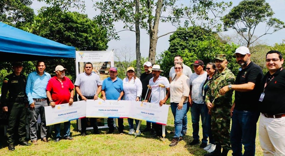 Tres familias de El Dorado, Meta, iniciarán proyectos productivos de ganadería bovina y un cultivo de café en tierras restituidas