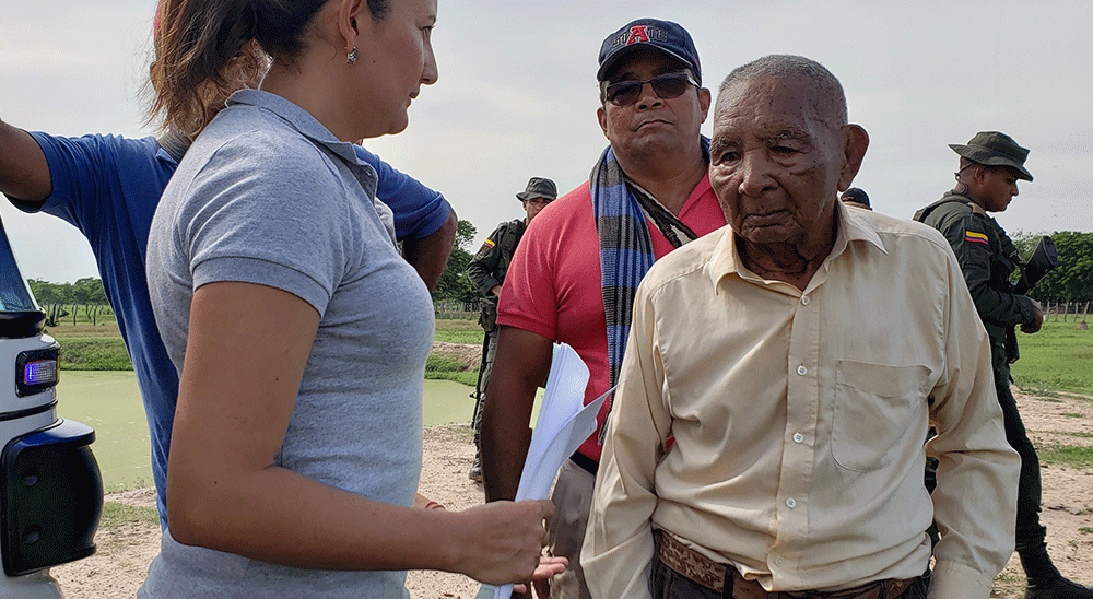 Hombre de 98 años del Cesar, despojado por los paramilitares, recuperó su predio