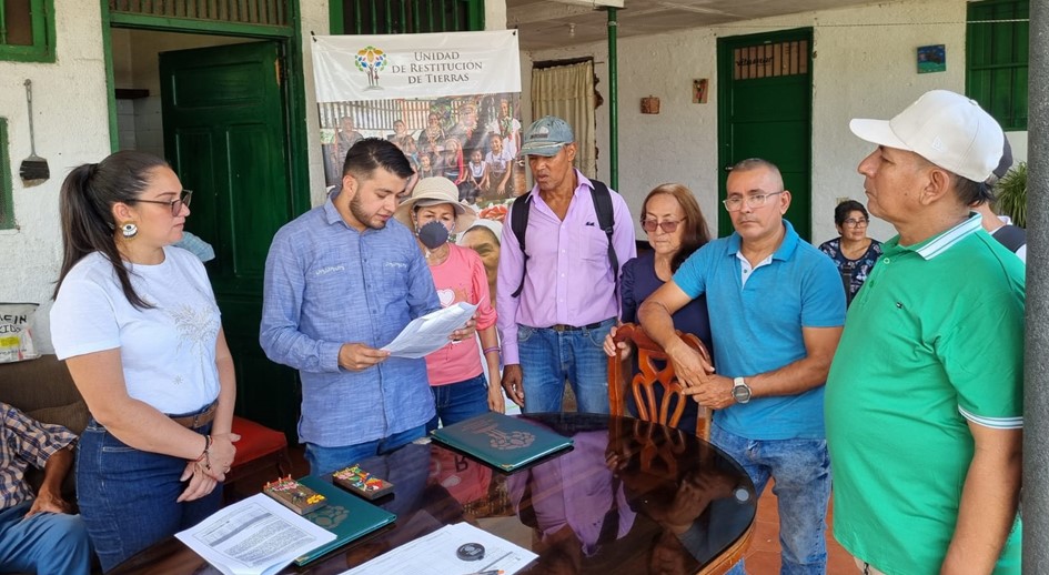 “Nuestra lucha se hizo realidad”: dos familias agradecen a la Unidad por la restitución de dos parcelas en Calima-Darién (Valle)