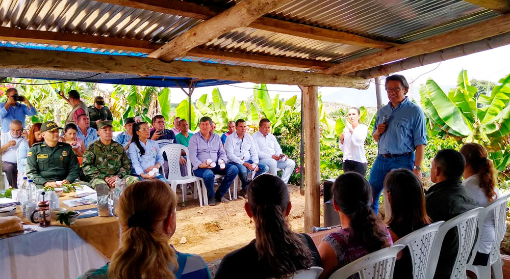 Director General de la Unidad de Restitución de Tierras (URT) asistió al lanzamiento del café Tradittion Coffee, ejemplo de las familias restituidas de Guática (Risaralda)