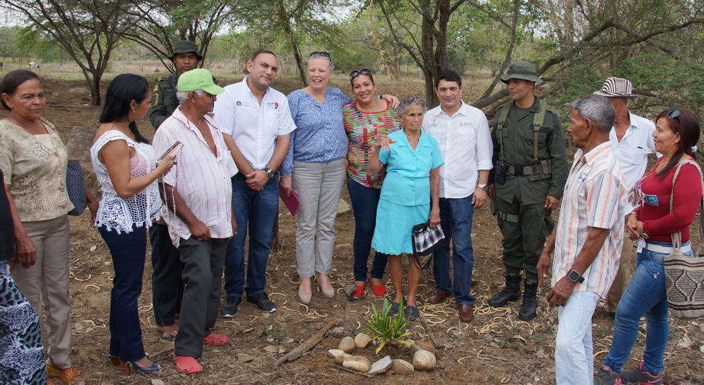 Con visita de la Embajada de Suecia, la Comisión Colombiana de Juristas y la Unidad de Restitución de Tierras siembran la reconstrucción de Salaminita