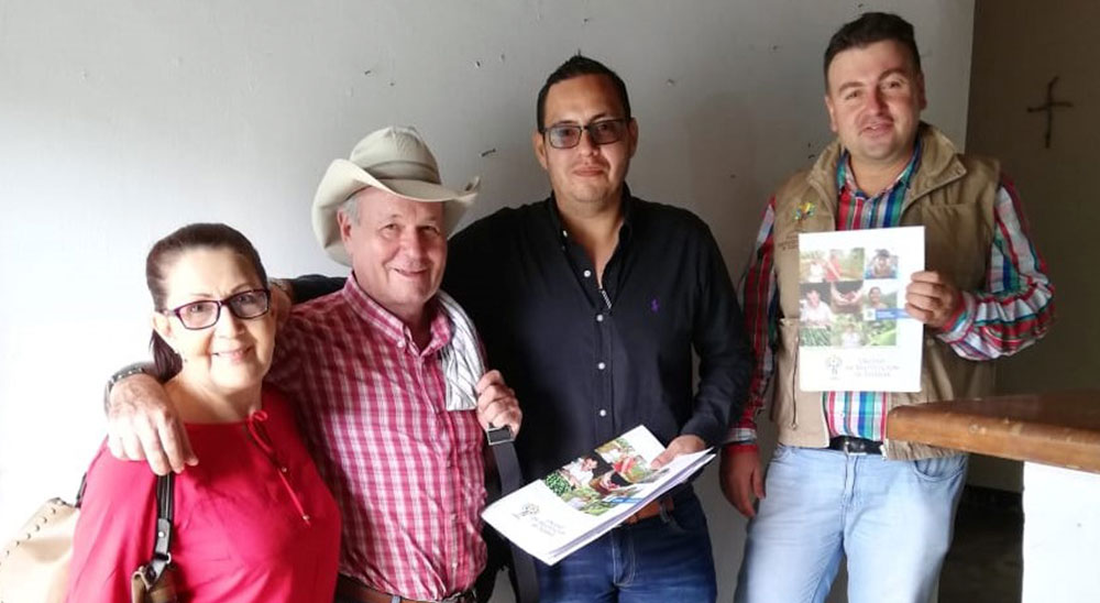 Unidad de Restitución de Tierras (URT) entregó predios a víctimas de la violencia paramilitar en San Martín de los Llanos (Meta)
