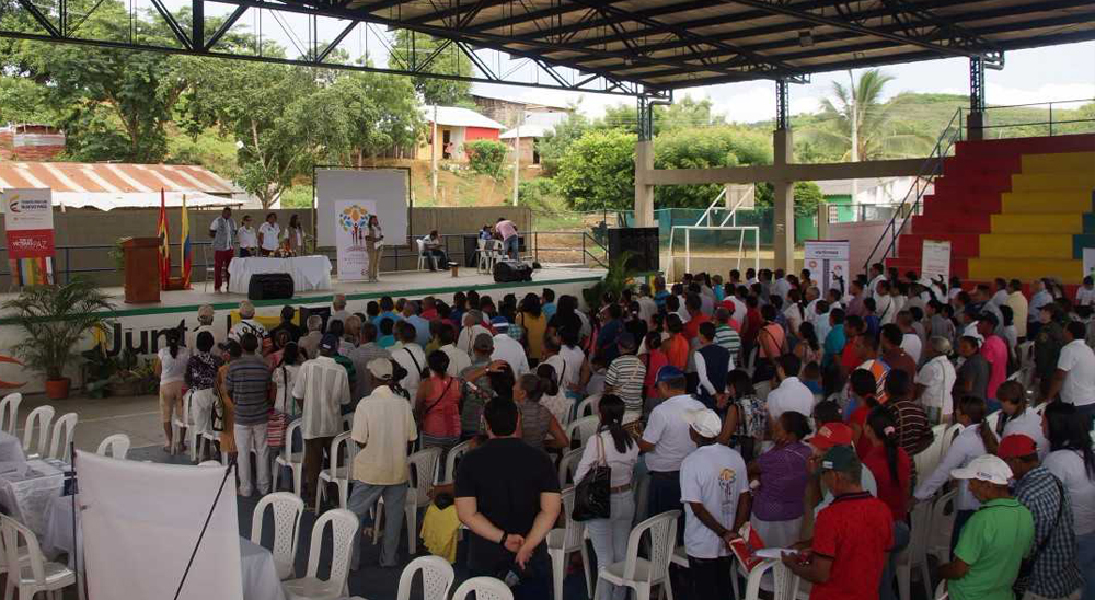 Más de 300 familias restituidas han asistido a jornada de atención en El Carmen de Bolívar