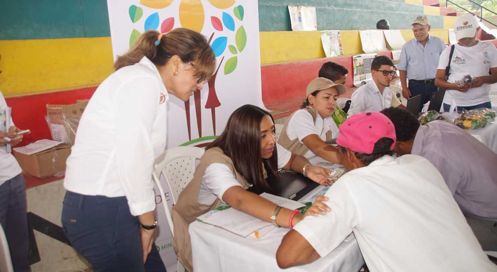 Más de 300 familias restituidas han asistido a jornada de atención en El Carmen de Bolívar