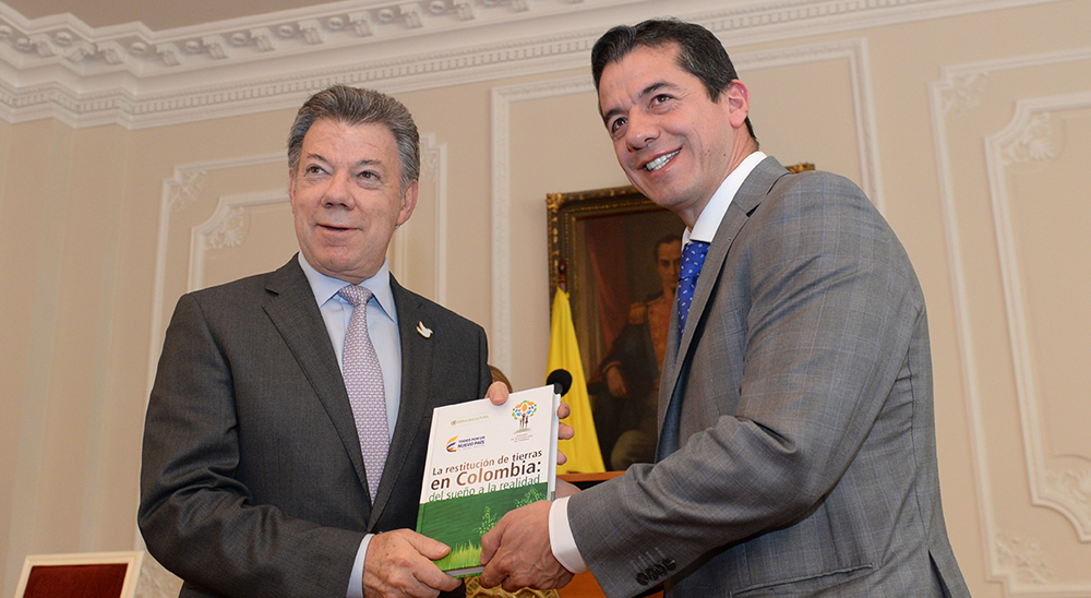 ‘La restitución de tierras en Colombia dejó de ser solo un sueño y se está haciendo realidad’: Presidente Santos