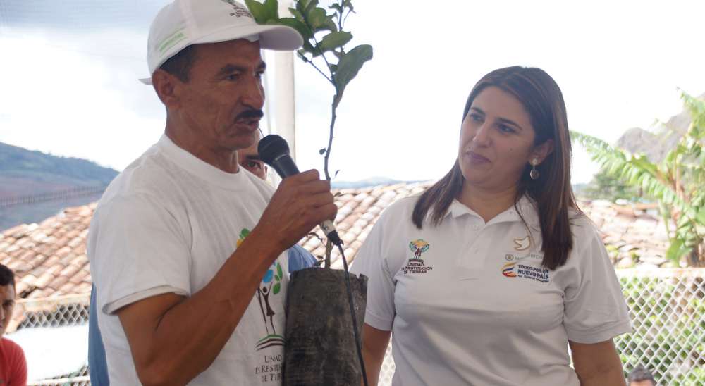 En Tablón de Gómez, la Unidad de Restitución de Tierras entrega insumos para proyectos productivos