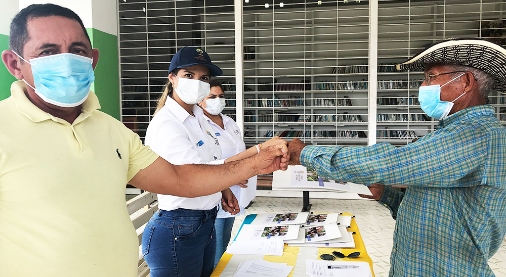 Víctimas de El Salado en Bolívar firman contratos de comercialización en beneficio de otras familias restituidas