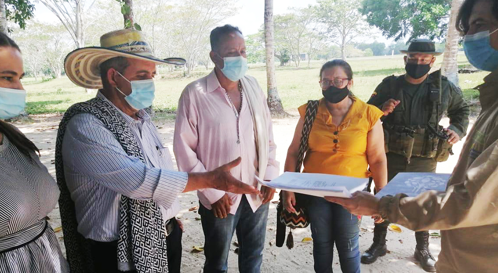 Unidad de Restitución de Tierras hace entrega material de predios en Sabana de Torres, Santander