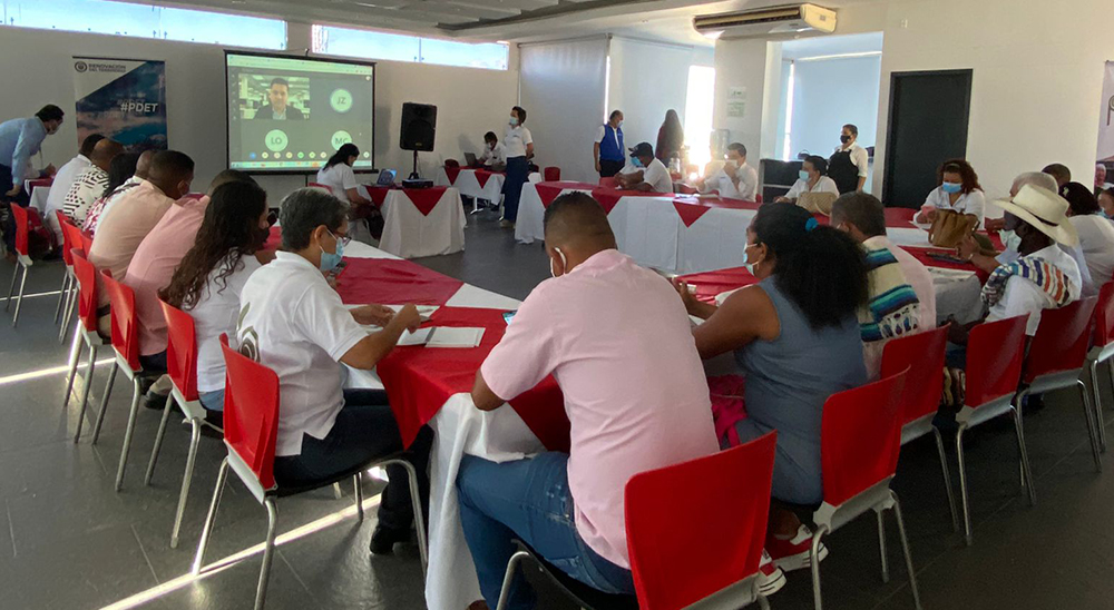 La Unidad de Restitución de Tierras participó en la jornada de diálogo de atención a personas miembros de las mesas de víctimas municipales del Sur de Bolívar, liderado por la Unidad de Reparación Integral a Víctimas del Magdalena Medio, en virtud de los acuerdos existentes en el cumplimiento del pilar 8 de víctimas de los municipios PDET.