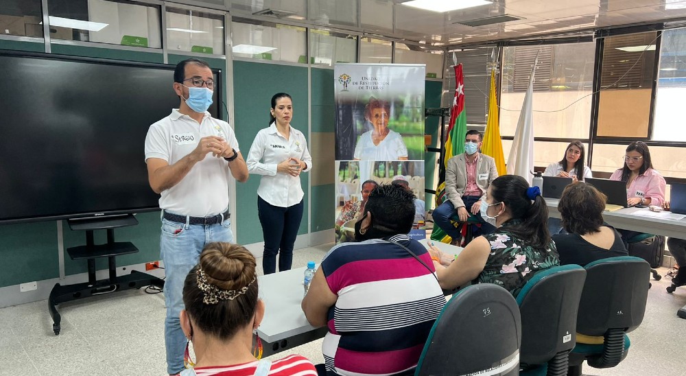  nullUnidad de Restitución de Tierras rindió informe a la mesa de participación de víctimas de Santander 