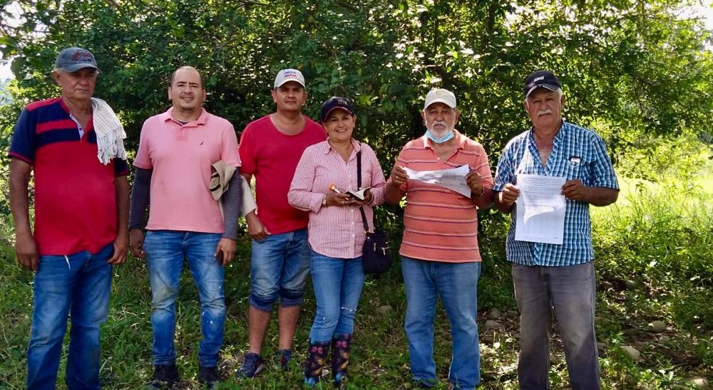 Campesino de El Dorado, Meta, inicia proyecto de cría de ganado en tierras restituidas 