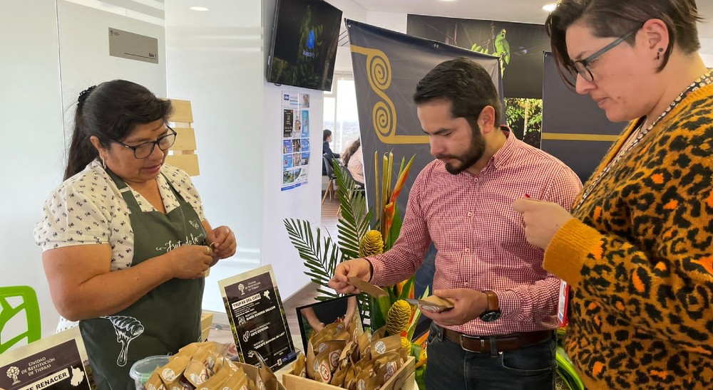Los ‘Frutos de la Restitución’ se toman la sede de la Unidad de Restitución de Tierras 