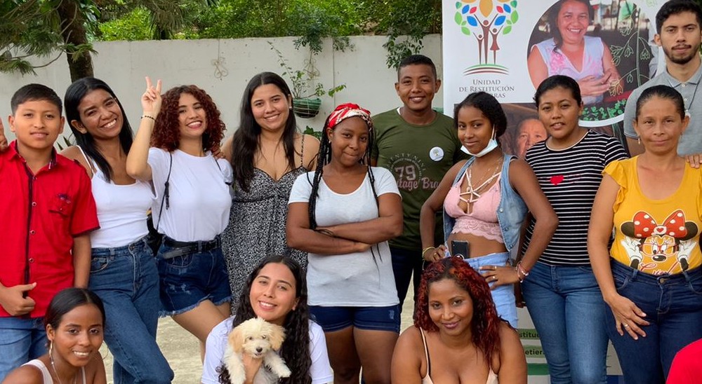 Jóvenes de familias restituidas en Sucre y Bolívar apuestan a un futuro en el campo 