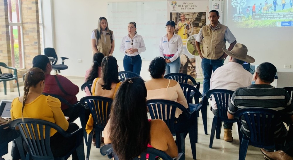 Entregan proyectos productivos urbanos a beneficiarios de Unidad de Restitución de Tierras en Girón, Santander 