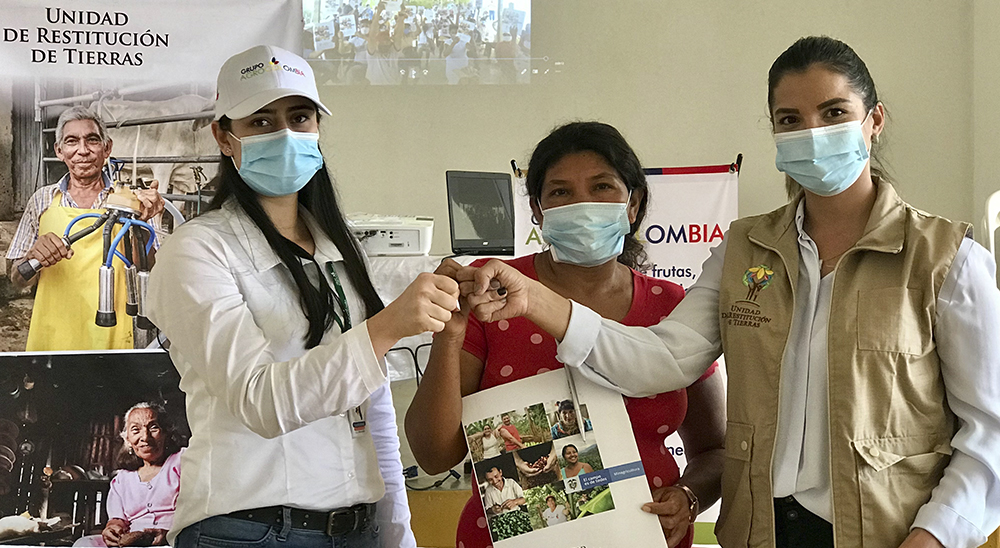 ‘Frutos de la restitución’ cultivados en Bolívar llegarán a mercados internacionales gracias a firma de contratos con agroexportadora 