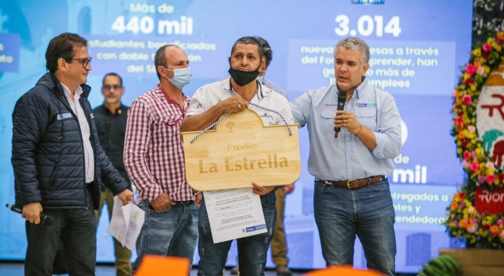 Presidente Duque hace entrega la sentencia 1.000 de restitución de tierras en Antioquia 