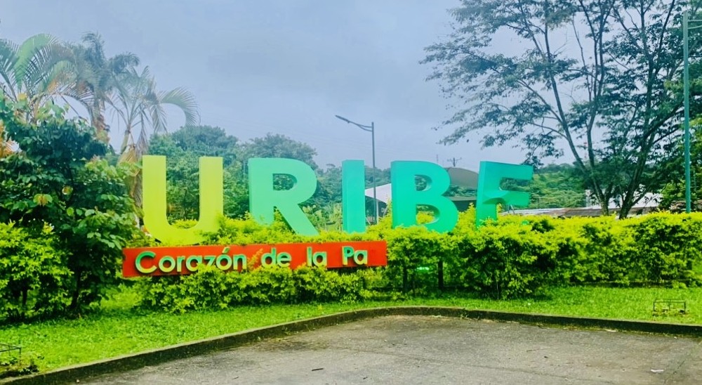 Mujer cabeza de hogar perseguida por la guerrilla en Uribe, Meta, será compensada por la URT