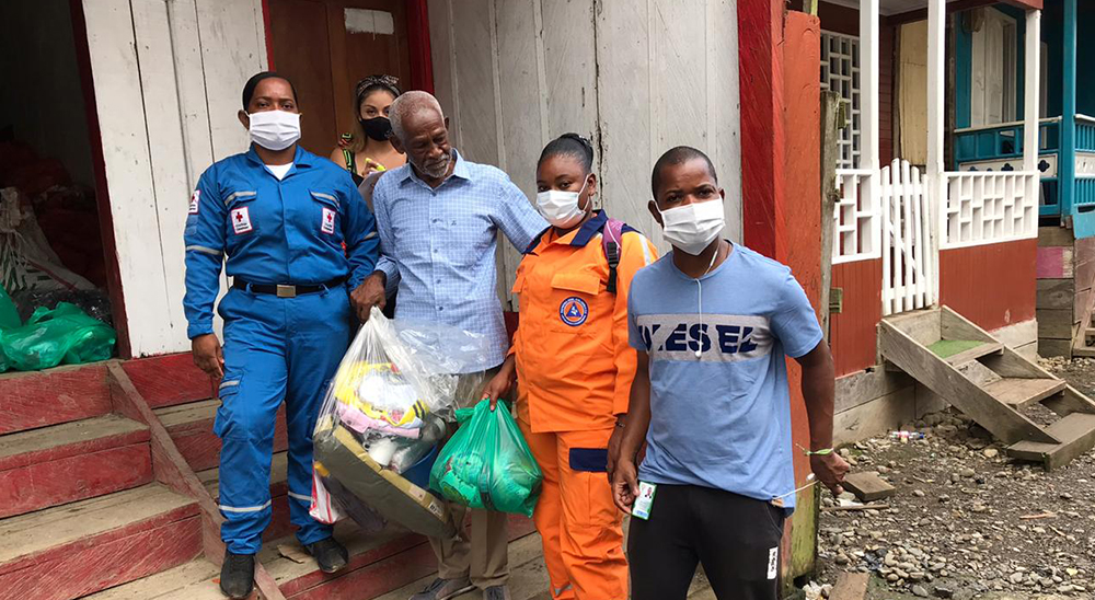 Unidad de Restitución de Tierras y Cruz Roja entregan ayuda humanitaria a 98 familias afectadas por incendio en Riosucio, Chocó 