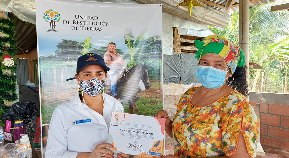 Campesinos restituidos de Santa Paula en Montería se gradúan en asociatividad y fortalecimiento social 