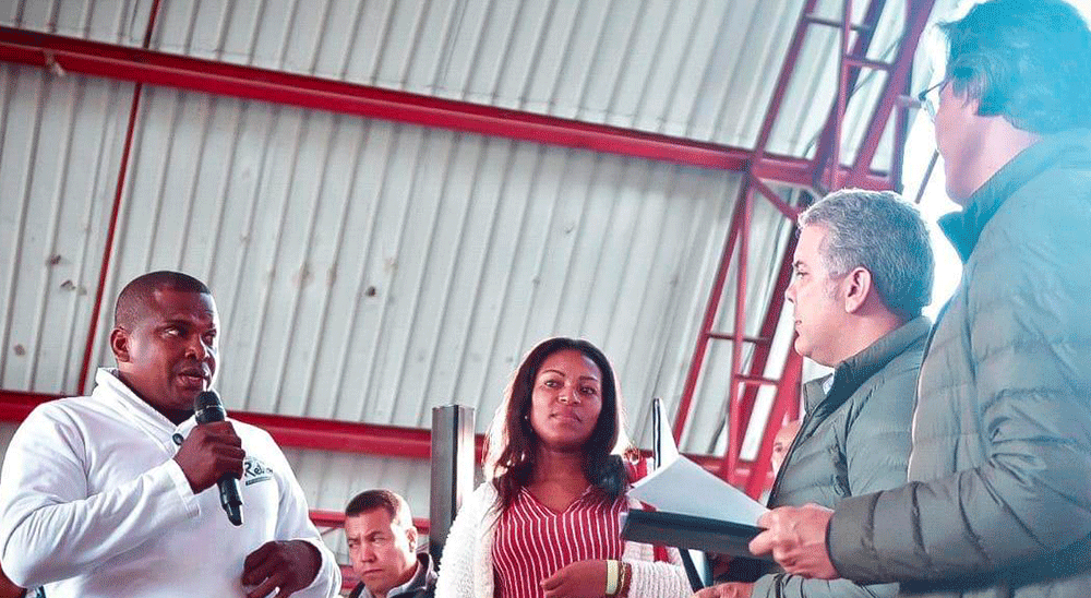 Comunidades étnicas del Pacífico reciben de manos del Presidente Iván Duque, el auto que admite las medidas cautelares para la protección de su población 