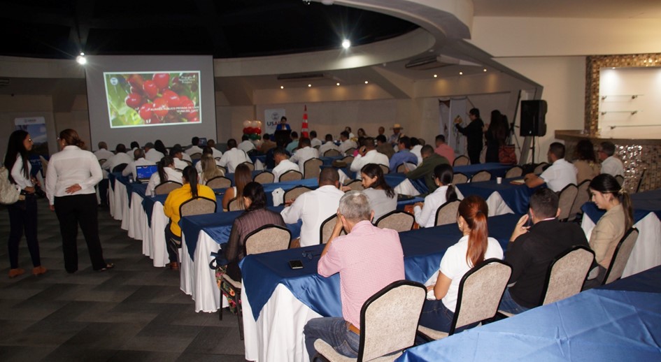 La Unidad de Restitución de Tierras firma alianza para fortalecer producción cafetera de beneficiarios en Norte de Santander