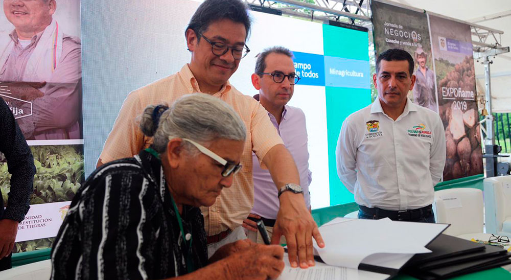 Con entrega de proyectos productivos a familias restituidas de Bolívar, Minagricultura lanzó la Cadena Nacional del Ñame 