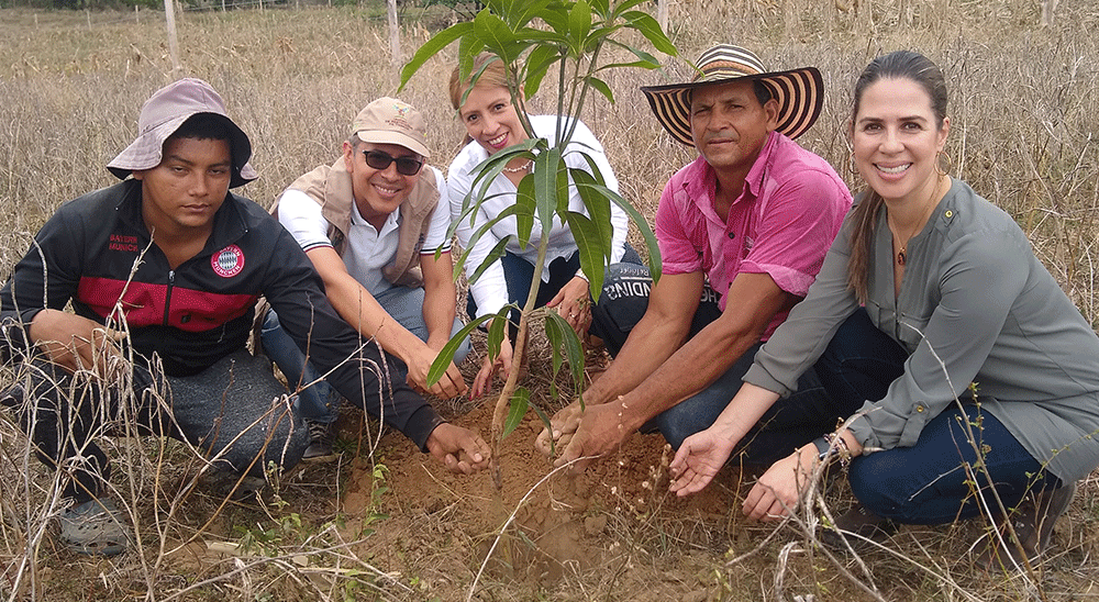 URT entregó predios a tres familias reconocidas como segundos ocupantes, en zona rural de Montería