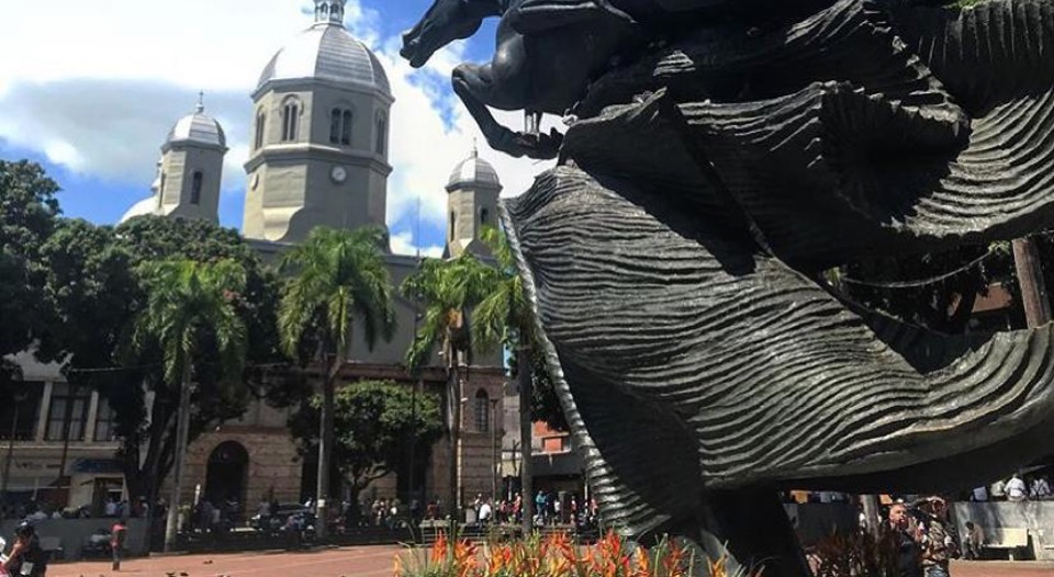 Familia despojada por el narcotráfico recupera emblemático hotel en el casco urbano de Pereira 