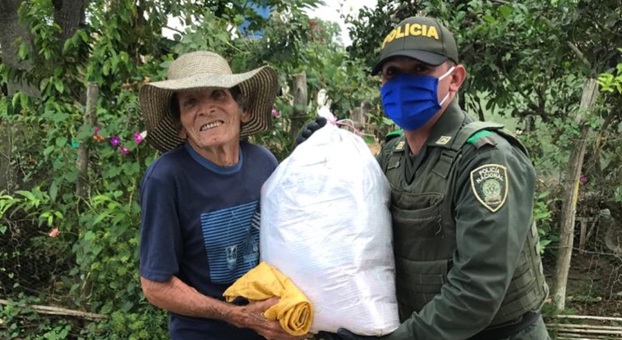 Colaboradores de la Unidad de Restitución de Tierras donaron mercados y ayudas humanitarias a víctimas de la violencia 