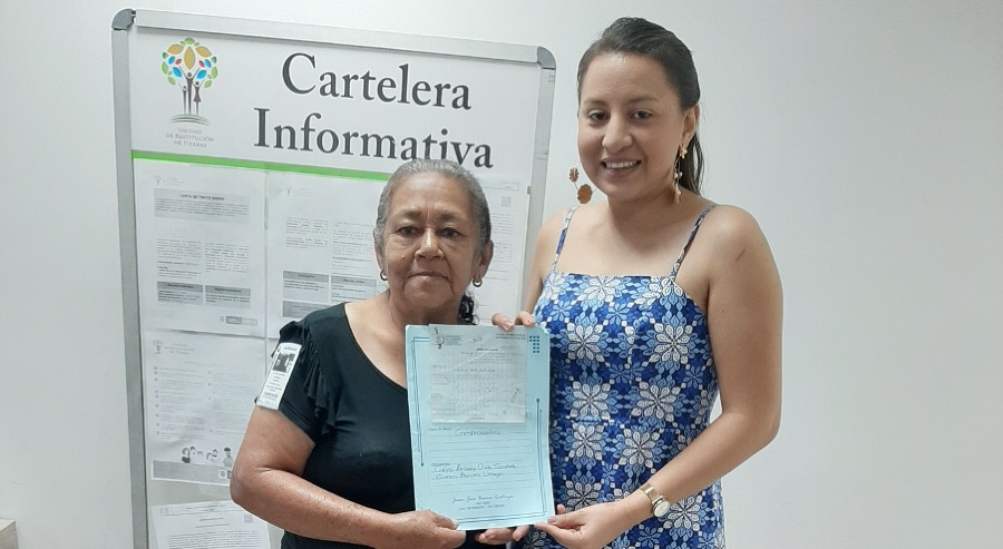 Adulta mayor recibió terreno en compensación por los predios que abandonó forzosamente en Mapiripán, Meta 