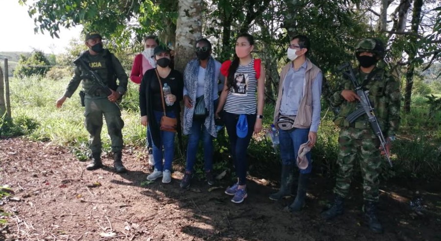 Después de 21 años, familia integrada por cinco mujeres, regresó a su predio despojado en zona rural de Mapiripán, Meta 