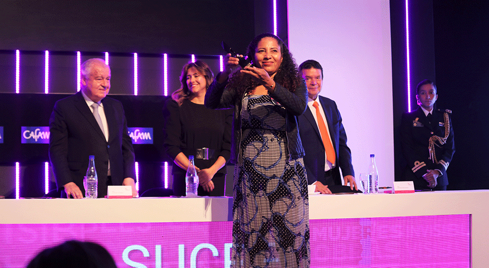 Beneficiaria de restitución de tierras de Sucre recibió un reconocimiento durante la entrega del Premio Cafam a la Mujer 2019 