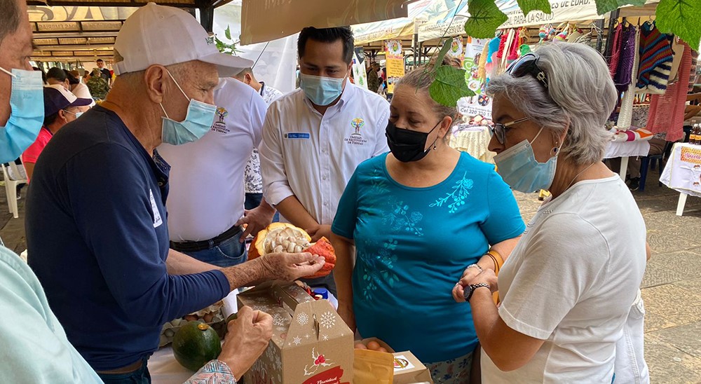 Los “Frutos de la Restitución” fueron protagonistas en mercado campesino realizado en Bucaramanga, Santander 
