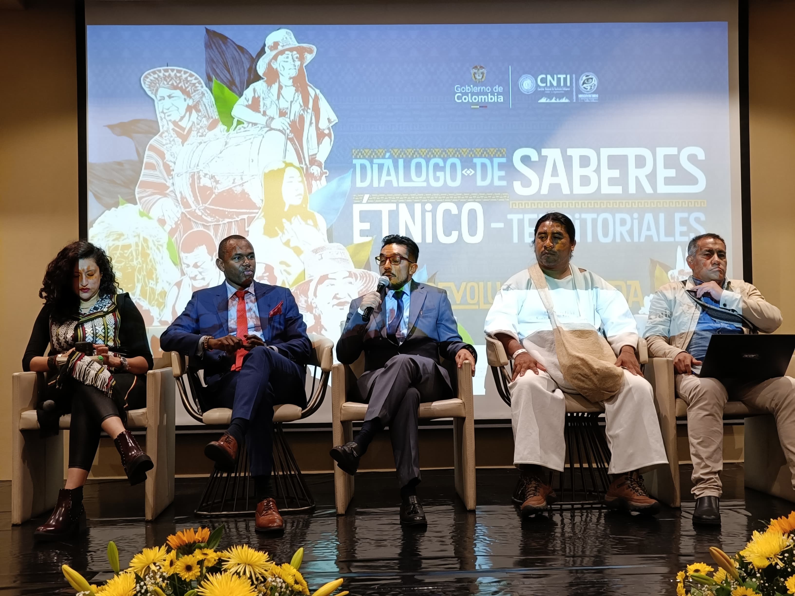 Jueces y magistrados se dieron cita con líderes indígenas del país, en el primer Diálogo de Saberes Étnico-Territoriales: ‘Restitución y formalización para la garantía de los derechos territoriales indígenas, en el marco del Acuerdo de Paz’.