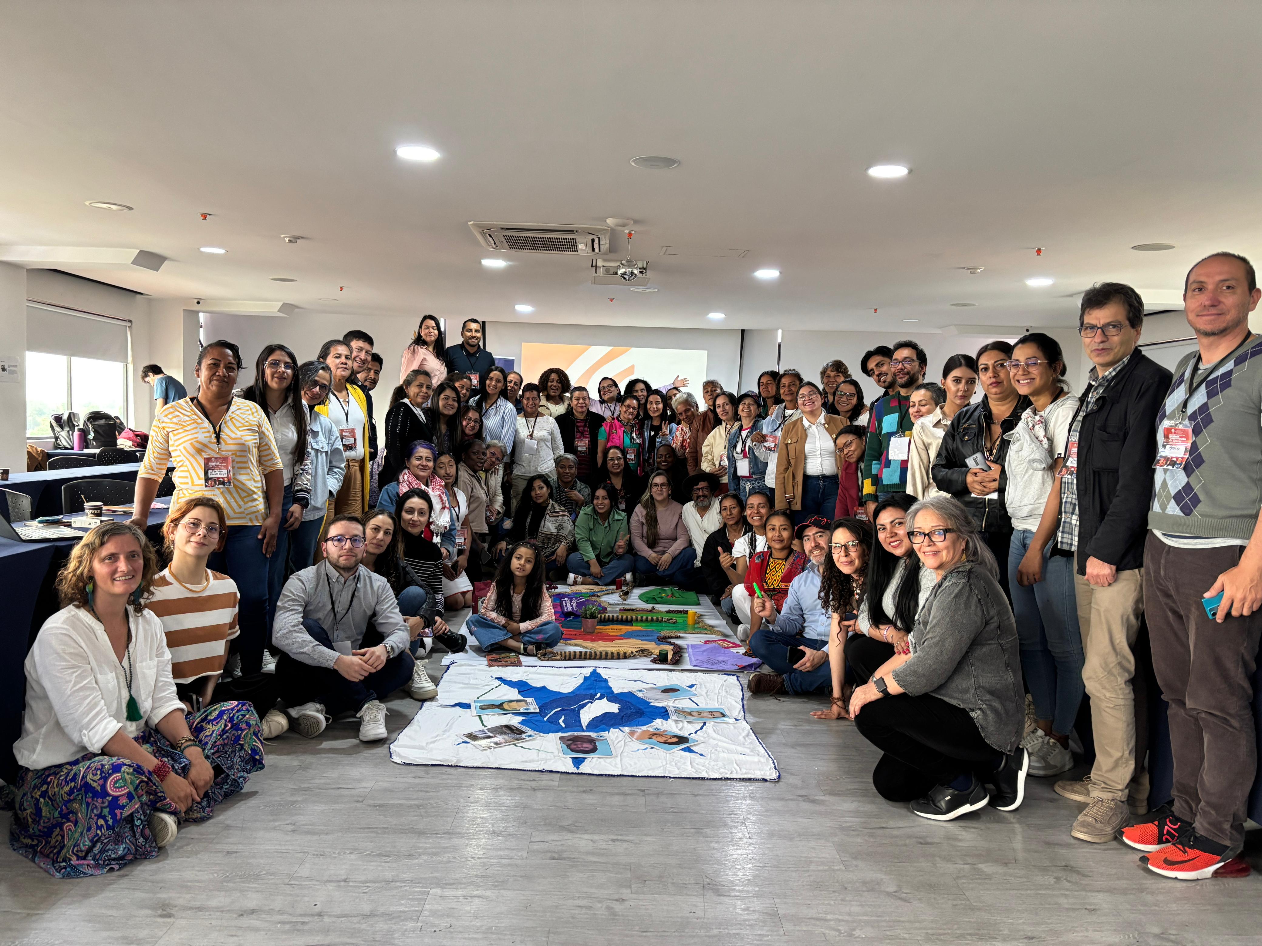 Este espacio, liderado por la URT, contó con la participación de 41 mujeres que hacen parte del proceso de restitución, así como lideresas de organizaciones sociales y populares de más de 15 departamentos.