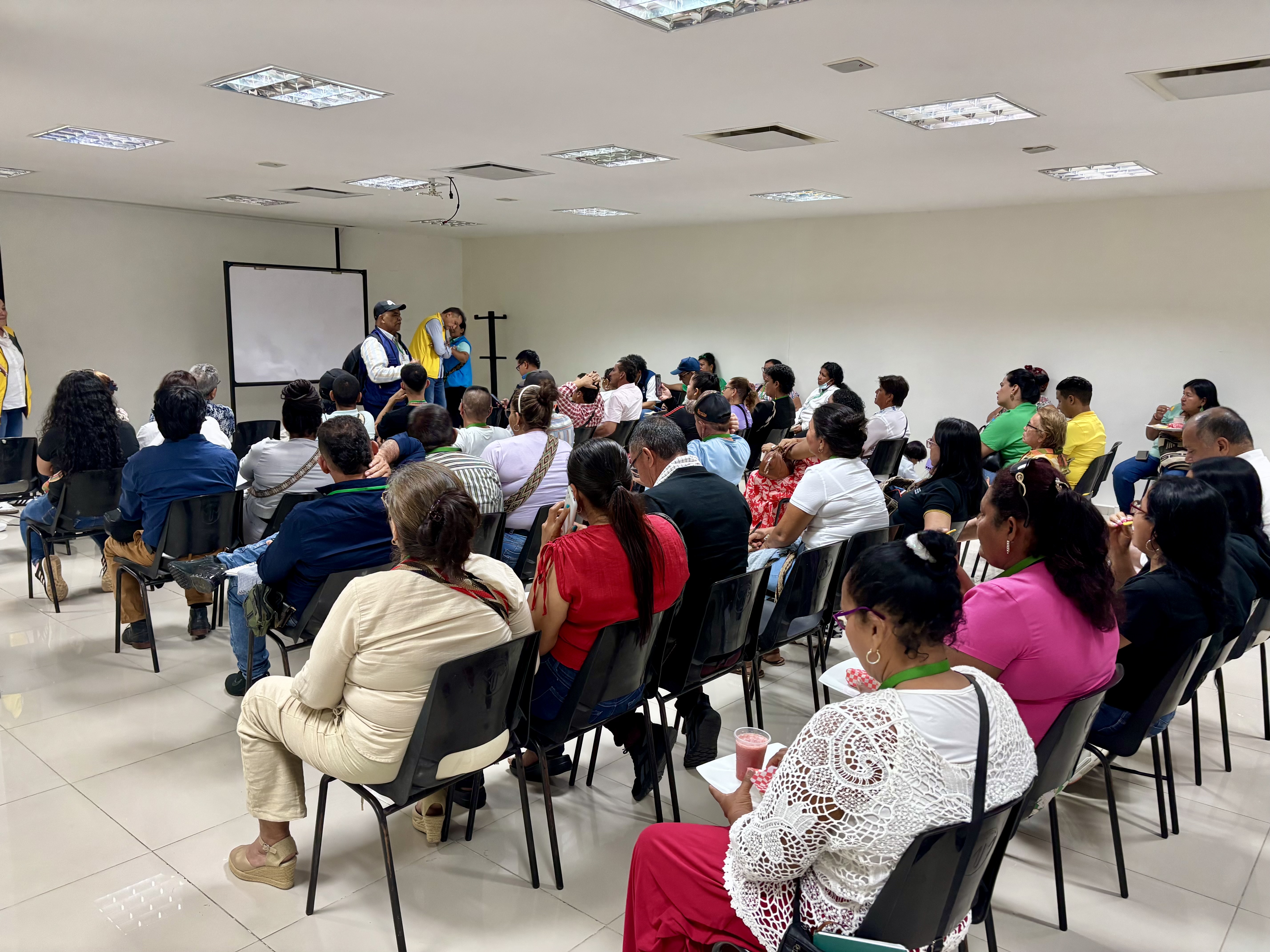 Con la participación de diversas entidades del Sistema Nacional de Atención a Víctimas (SNARIV) y representantes del campesinado, se realizó una jornada para revisar los intereses y la construcción de estrategias conjuntas en favor de las comunidades afectadas por el conflicto armado.