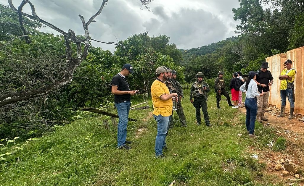 Décadas después de haber sido despojados por paramilitares,la familia Vanegas Ortega recibió la entrega de 26 hectáreas más 837 metros cuadrados por parte de la entidad. 