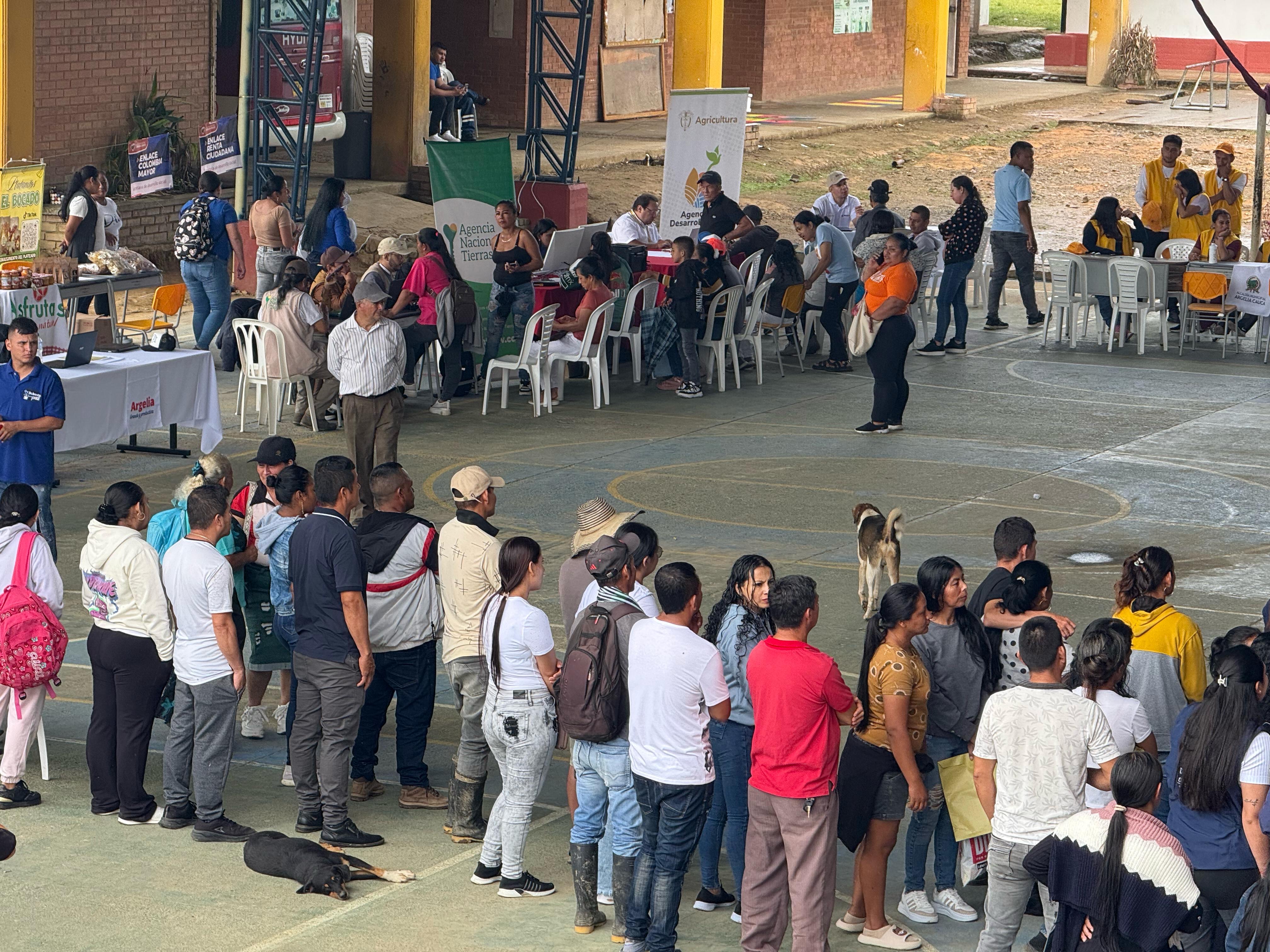Hasta el jueves 24 de abril, en una crucial jornada de presencia estatal, más de 2.000 personas podrán asistir a la II Feria de Servicios Institucionales organizada por la Alcaldía de Argelia y en la cual participa la Unidad. 