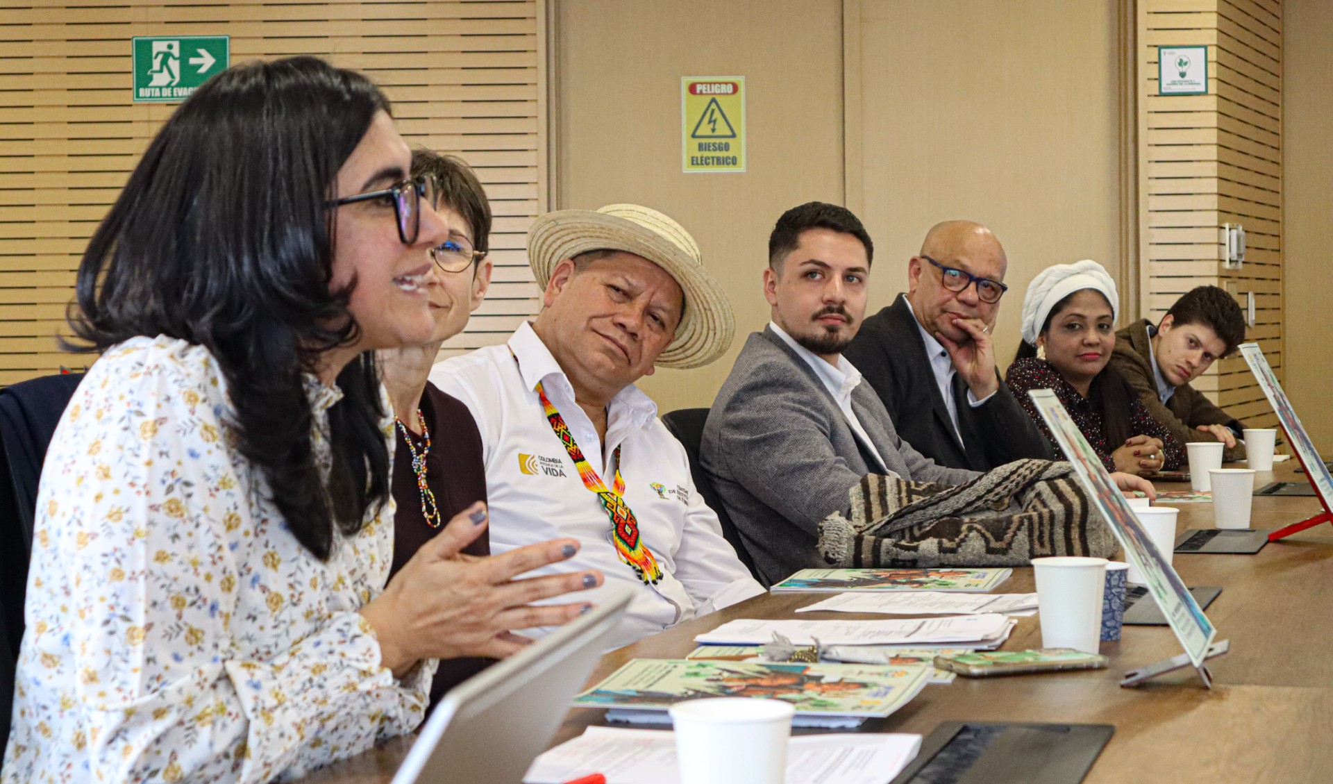 Colombianos afectados por abandono forzado y/o despojo de tierras radicados en otros países, organizaciones internacionales y el Ministerio de Relaciones Exteriores, cuentan ahora con esta guía en la que encontrarán la ruta para avanzar en el restablecimiento de los derechos territoriales vulnerados en el conflicto armado interno. 