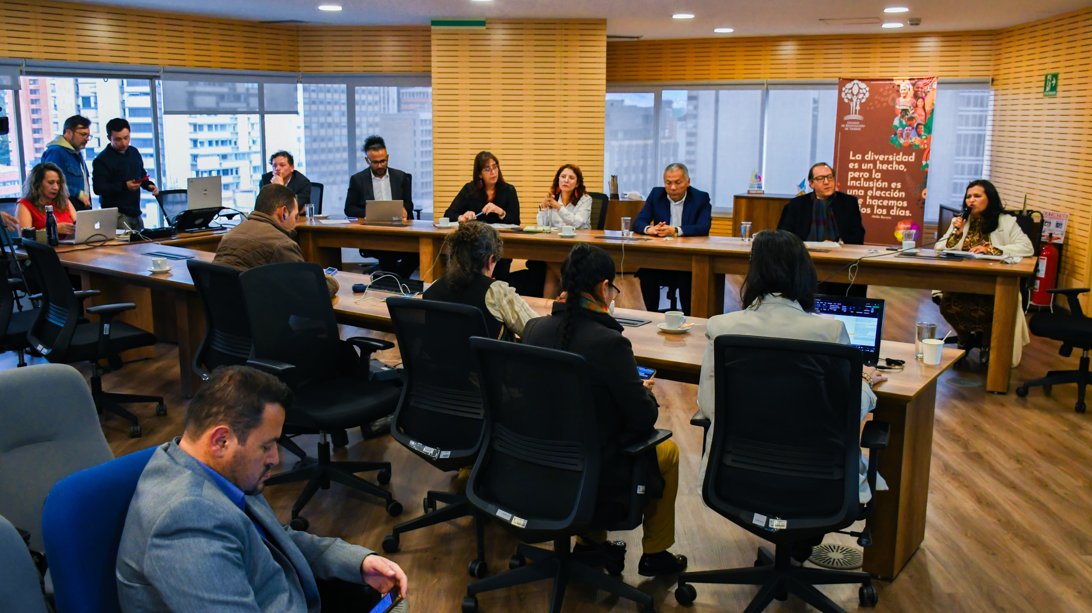 En la primera de estas conversaciones, expertos provenientes de distintos sectores abordaron los derechos del campesinado en el marco constitucional colombiano.