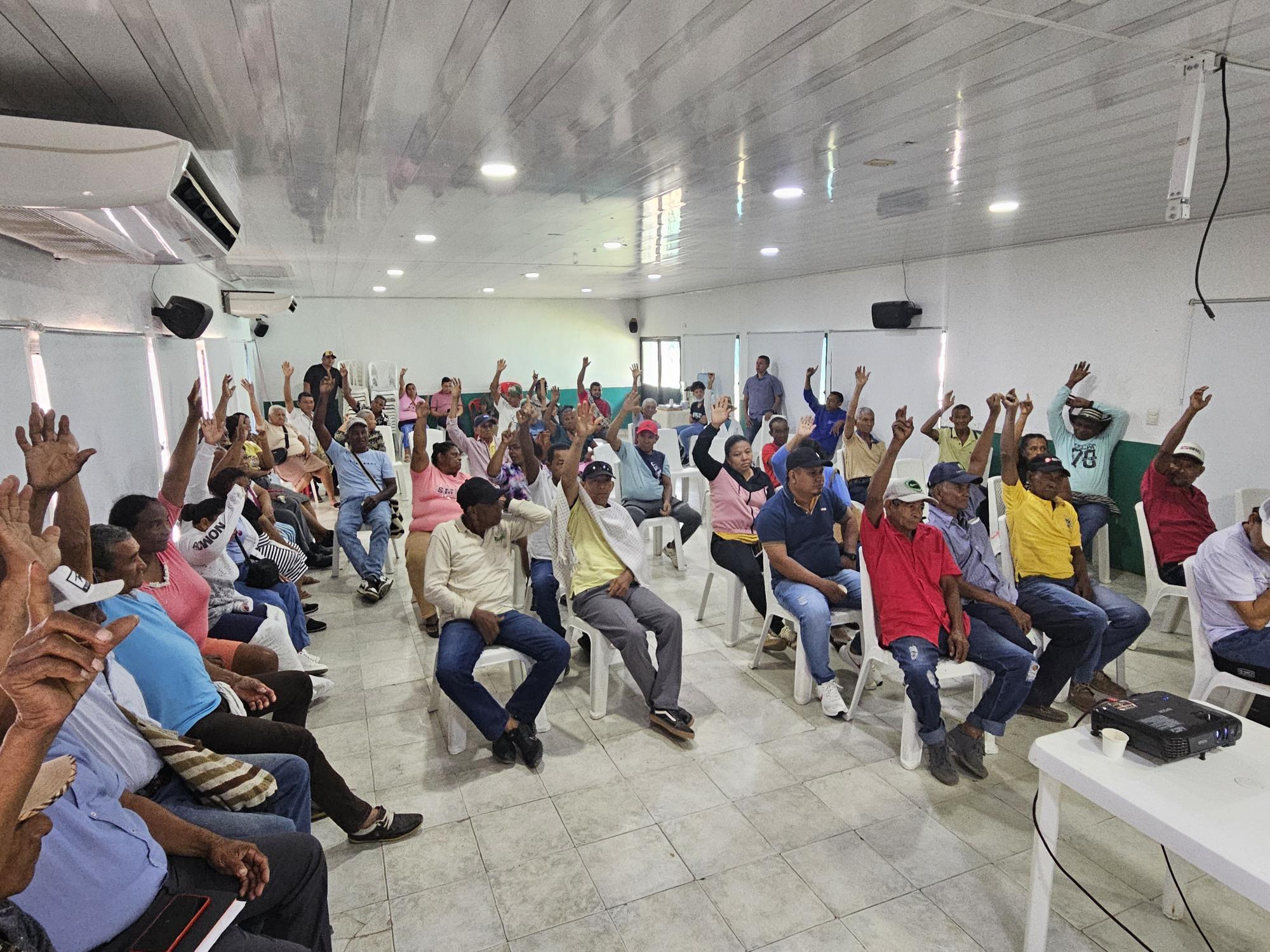 Tras una asamblea democrática que buscó generar acuerdos para la radicación de una demanda colectiva, la Asociación de Usuarios Campesinos Retornados a las Franciscas (AUCREFRAN) manifestó su apoyo a las reformas sociales y cabildos populares.