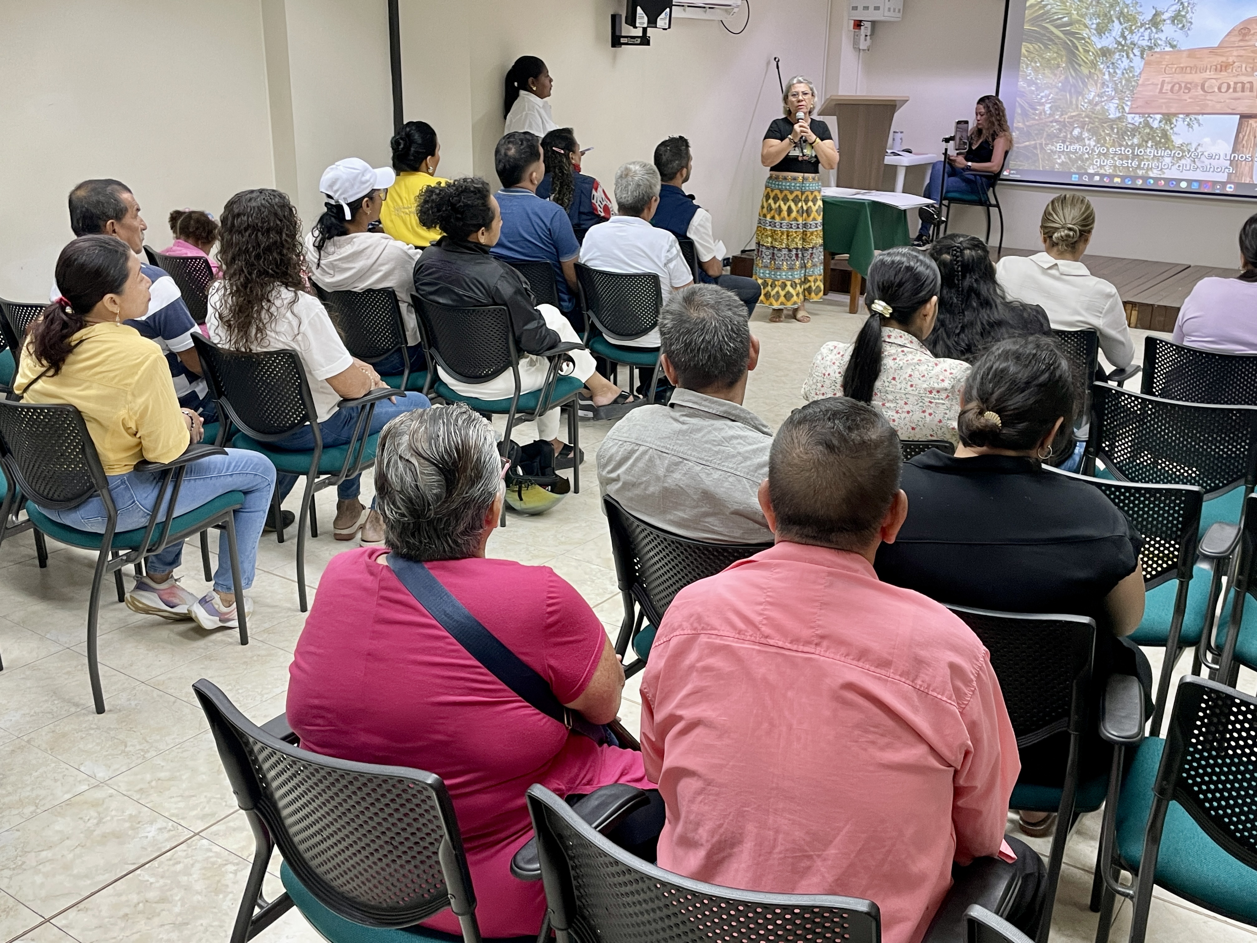 Con emoción y gratitud, beneficiarios de la URT participaron en una jornada de reconocimiento y respaldo a sus iniciativas. Algunos culminaron esta etapa con éxito y otros la inician esperanzados.
