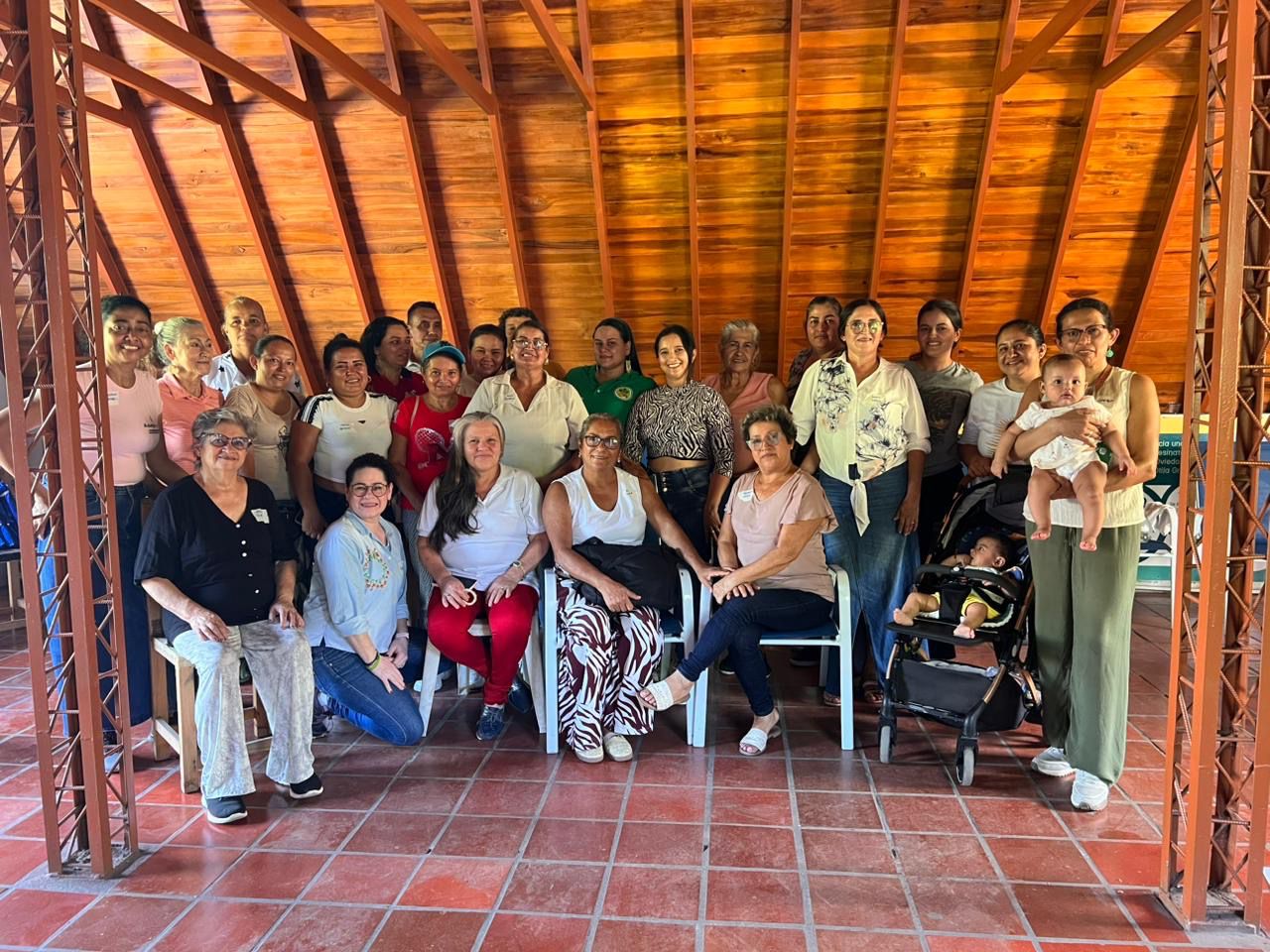 La Unidad desarrolló este evento, cumpliendo los compromisos adquiridos en la primera mesa, para superar las brechas de participación dentro de esta política pública, al igual que abordar las barreras de acceso y necesidades operativas identificadas en la Circular 0008 de 2023.