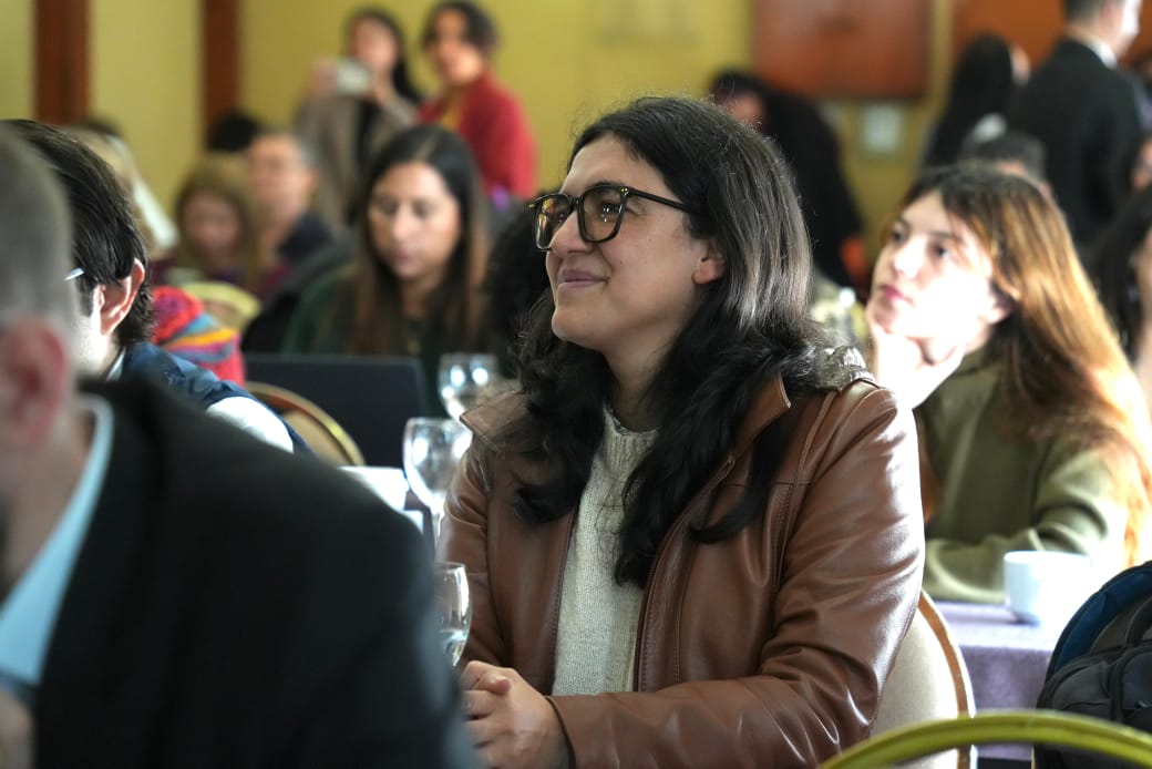 En el II Encuentro de la Red de Diplomacia Feminista, realizado como parte del 25N, la subdirectora general explicó cómo la entidad trabaja desde distintos frentes para superar las vulnerabilidades que enfrentan las mujeres afectadas por el conflicto armado. 