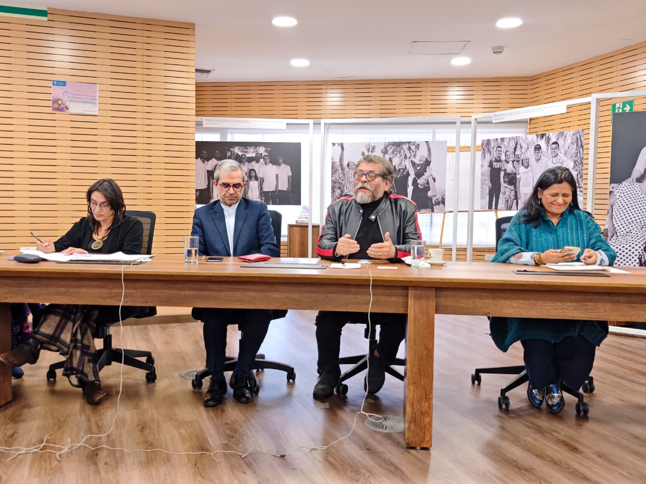 Ahmad Reza Kheirmand intervino en este espacio liderado por la secretaria general de la Unidad, Jaqueline Campos, donde se abordaron las tensiones en torno a soberanía, tierra y poder a nivel global.