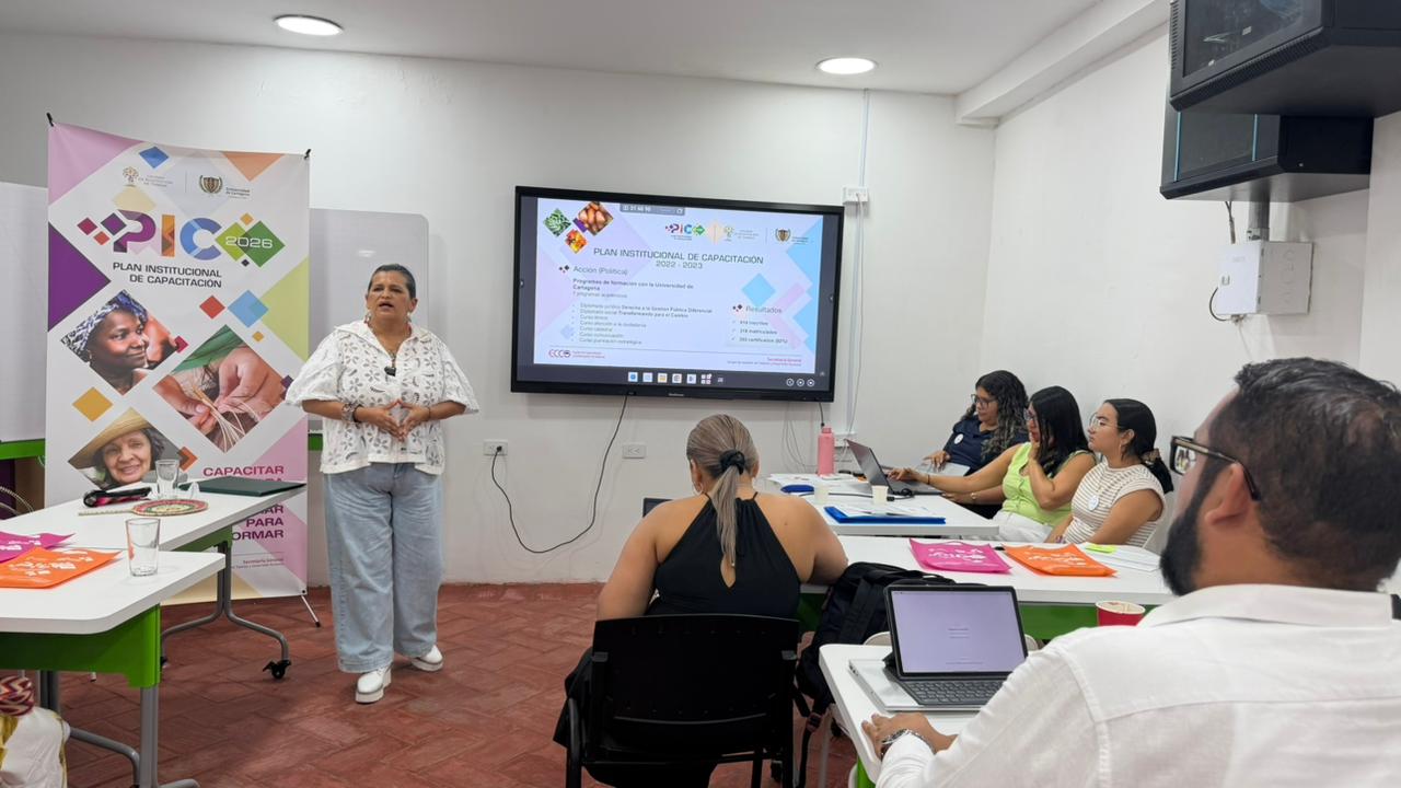 El programa se desarrolla del 11 al 13 de marzo en la Universidad de Cartagena. Este reúne a servidoras y servidores de la entidad, para analizar transformaciones institucionales, fortalecer la cultura organizacional y promover la innovación pública.