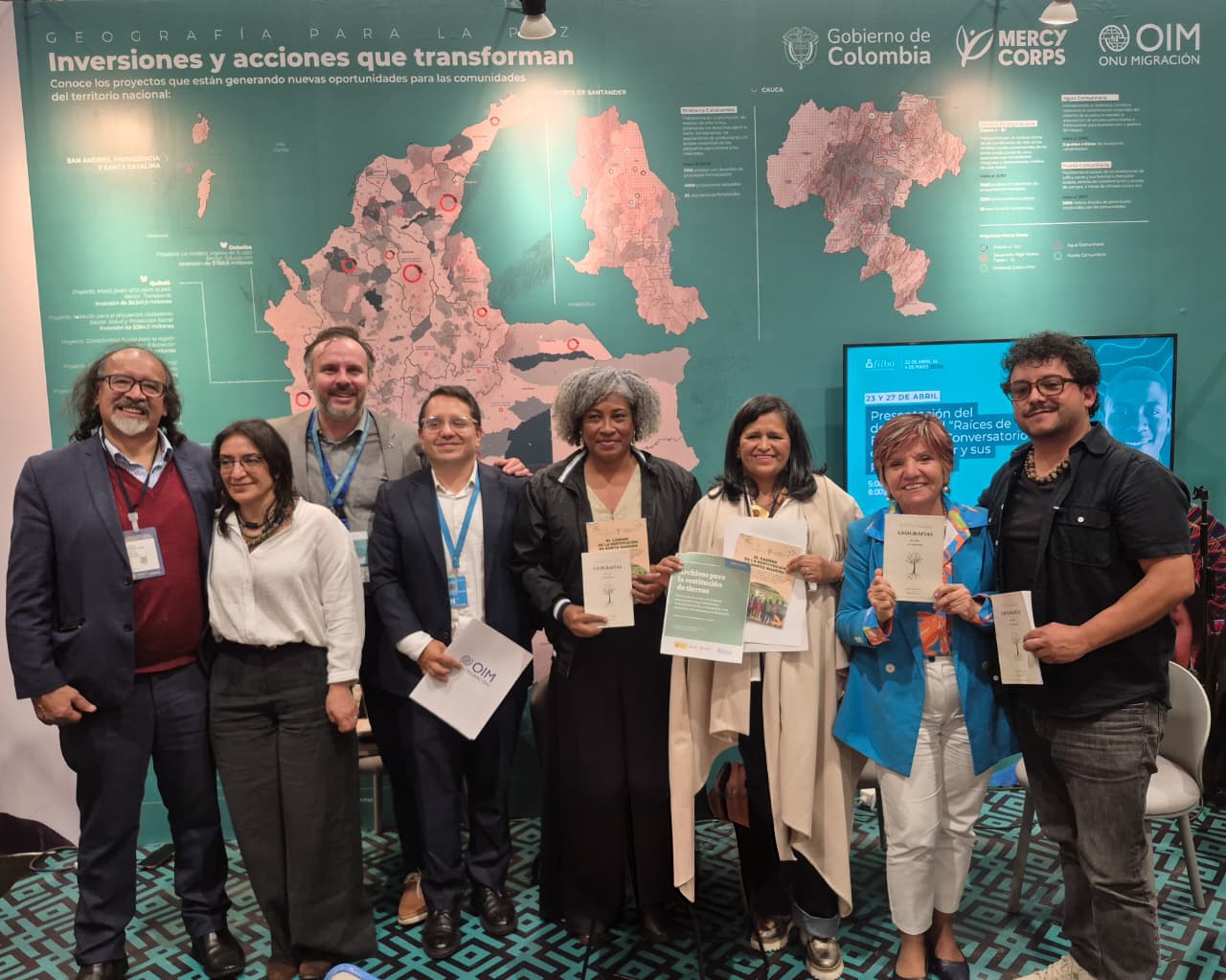 La Unidad de Restitución de Tierras llevó a la Feria Internacional del Libro de Bogotá un espacio de encuentro entre víctimas, expertos e instituciones, donde la memoria y las historias de vida abrieron el diálogo sobre restitución y reparación en Colombia.