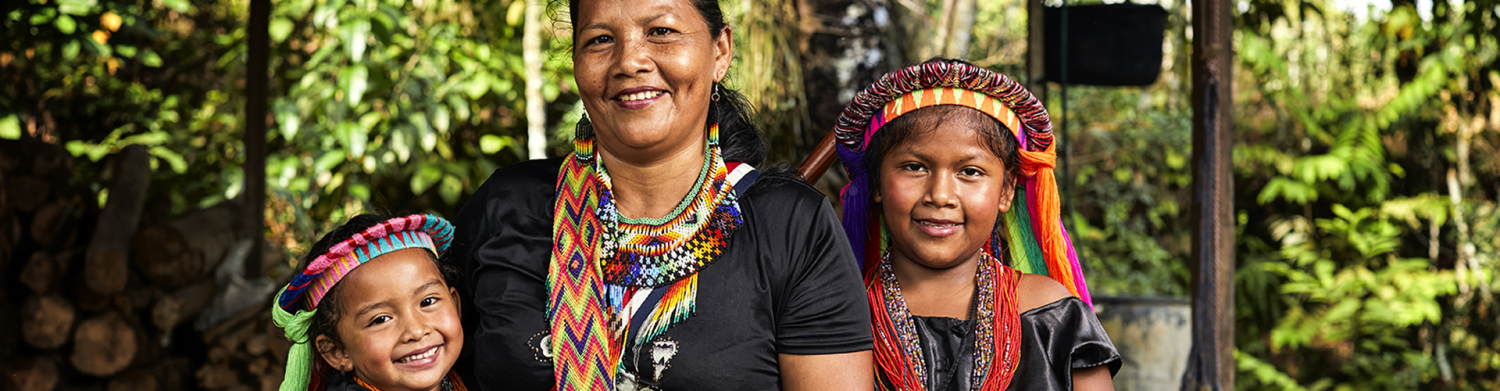 Luzdary Catindioy y sus hijas, Comunidad Indígena Inga Selvas del Putumayo, Orito, Putumayo.
